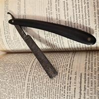 Sort-skaftet-ragekniv-gammel-enkel-barberkniv